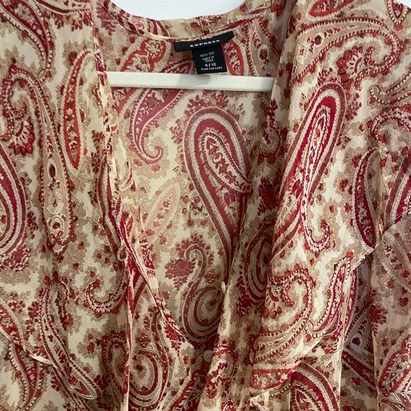 100% Silk Ruffle blouse - Picture 2 of 5